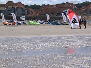  北海滩风筝冲浪 